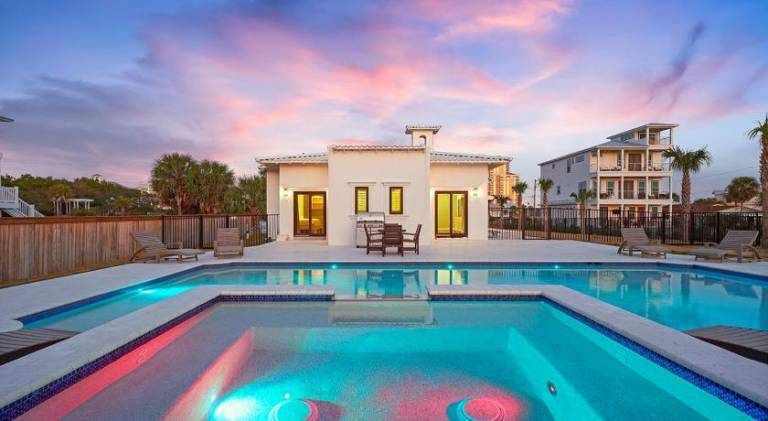 House with hot tub & pool — photo 3