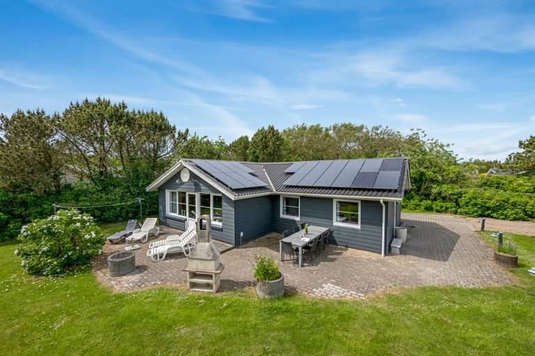 Vacation home with sauna, jacuzzi & terrace in Hvide Sande