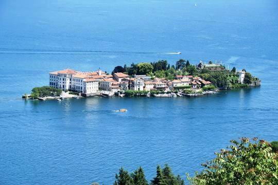 Rental apartment with terrace, hot tub & grill | Pets are welcome in Baveno