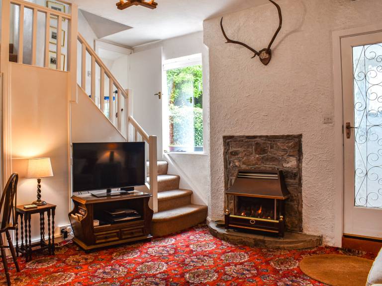 Cottage with yard | River view — photo 4