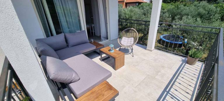 Vacation home with yard, patio & barbeque | Dogs allowed — photo 4
