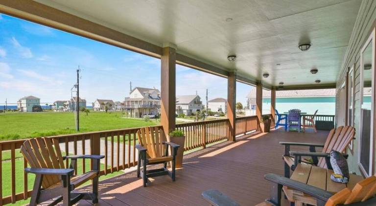Dancing with Waves Beach House with 3 bedrooms and 2 baths — photo 5