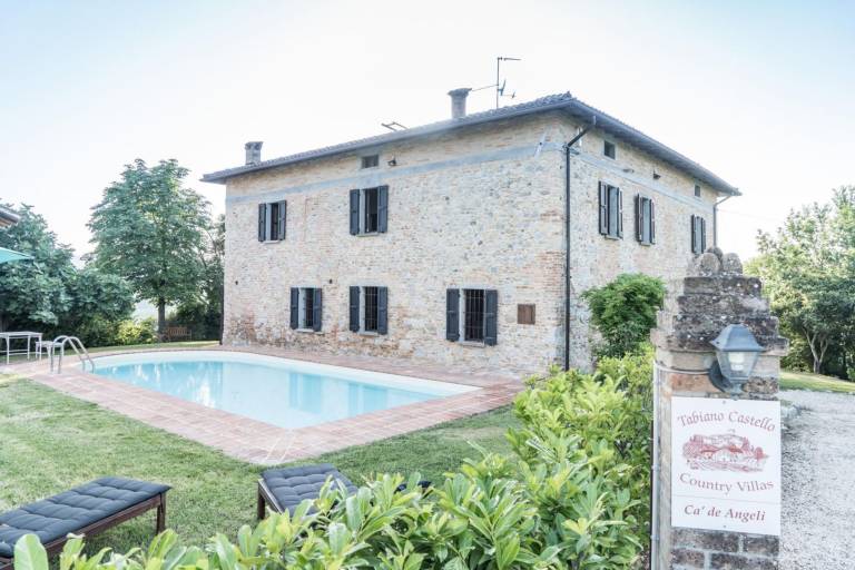 Villa with garden & private pool — photo 2