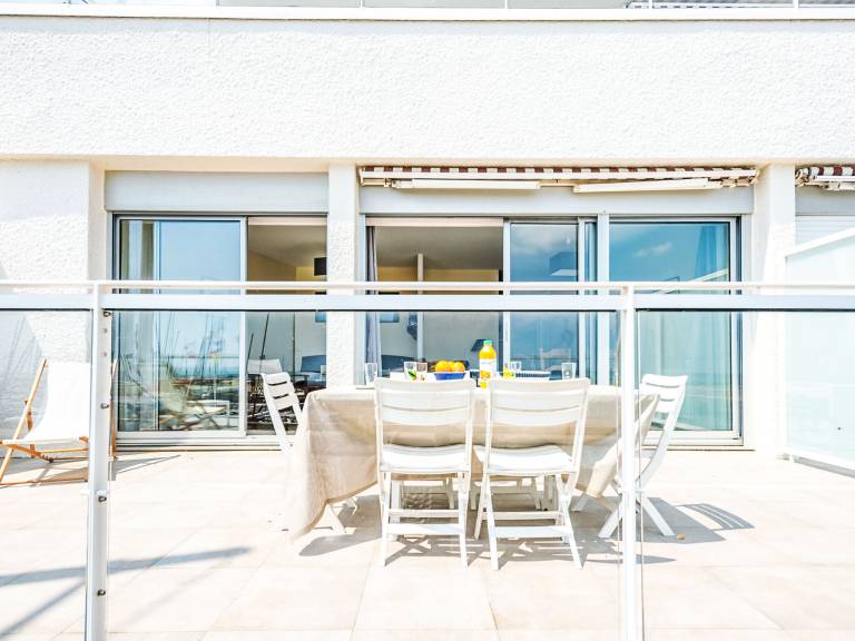 Rental apartment with patio | Sea view — photo 3