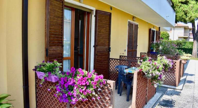 Rental apartment with 1 room for 4 persons in Pozzolengo