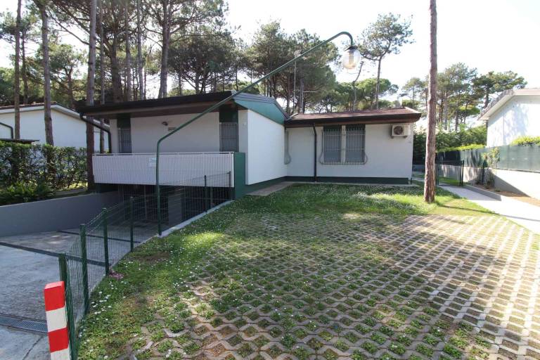 Holiday apartment with yard & terrace — photo 4