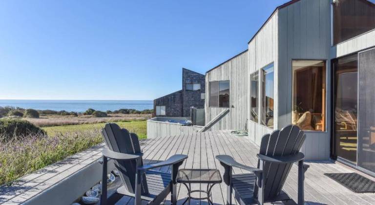 Vacation home with pool — photo 4