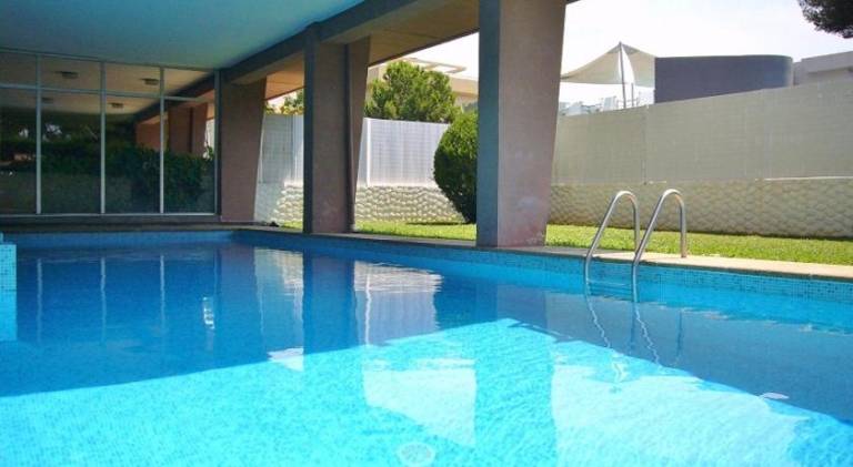 Apartment with pool — photo 2
