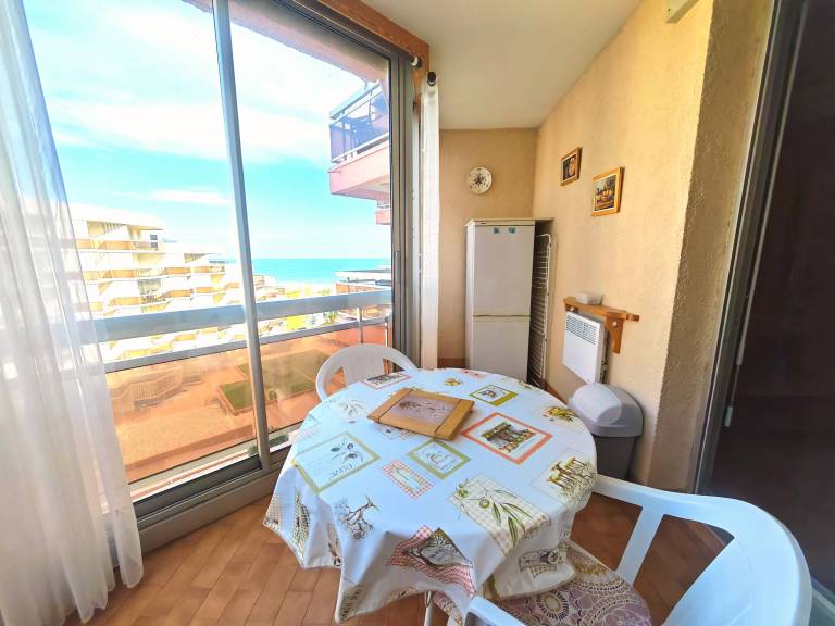 Canet-en-Roussillon T2 Beachfront with Parking - Perfect for 4 — photo 2