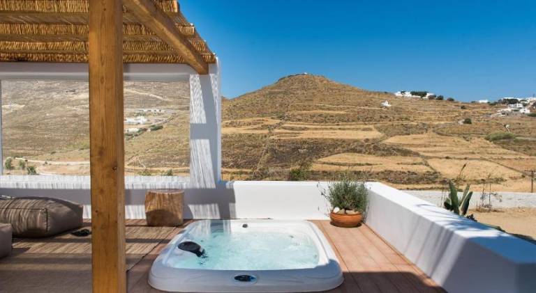 Vacation home with yard, patio & hot tub | Pet-friendly — photo 3