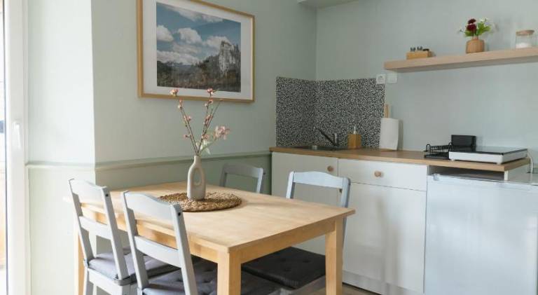 Apartment with patio & garden — photo 3
