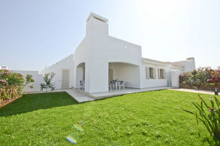 Villa with BBQ, pool & yard — photo 2