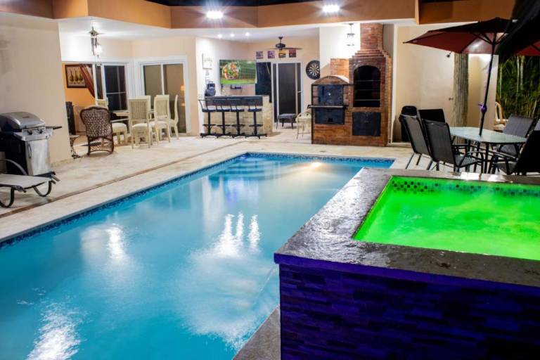 Family-friendly pleasant villa with jacuzzi, yard & terrace | Pets allowed in Sosúa