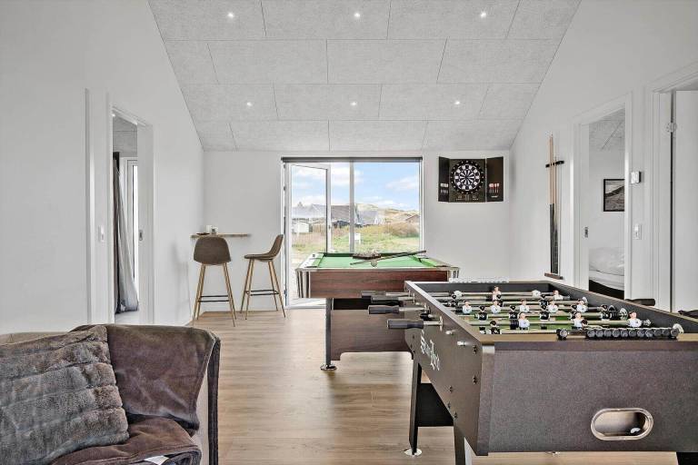 Fully equipped vacation home with barbeque, hot tub & patio | Close to the beach | Pet-friendly — photo 3
