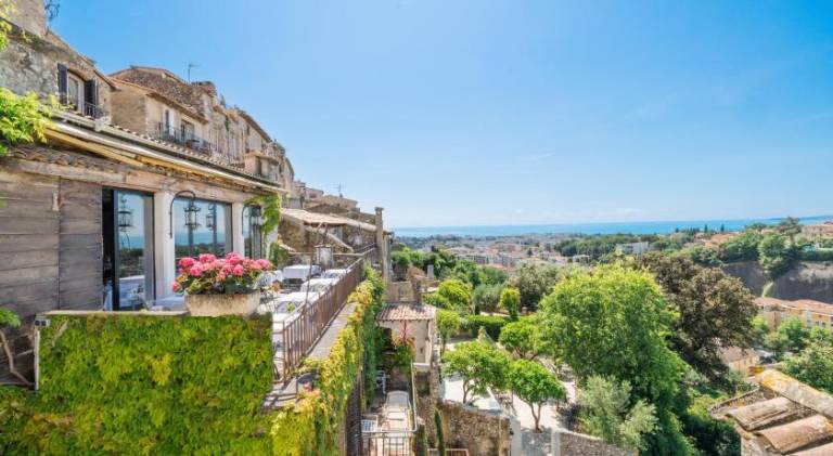 Chateau Le Cagnard in Biot