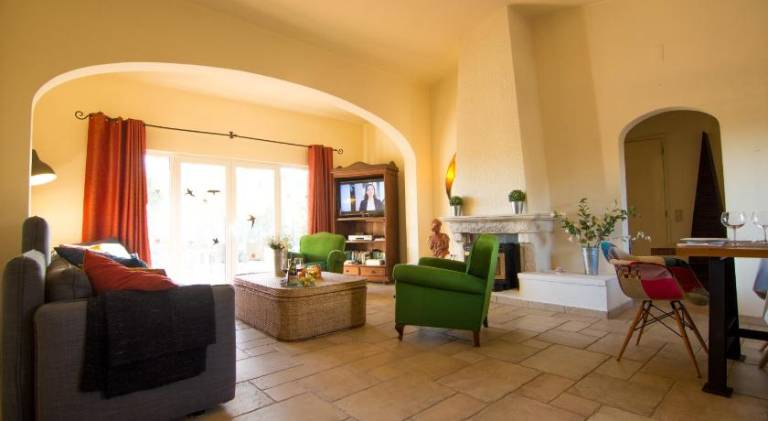 Villa with yard, private pool & patio — photo 2