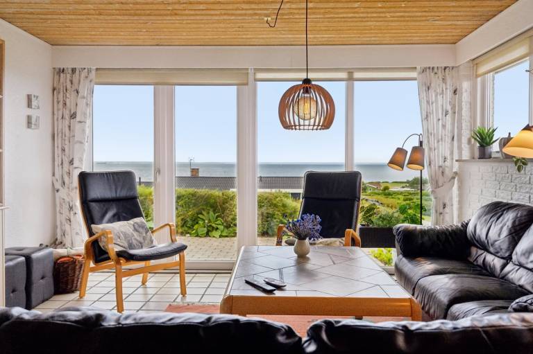 Family-friendly lovely vacation home with sauna, jacuzzi & yard | Sea view | Pets allowed — photo 4