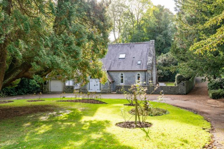 Cottage with garden & barbecue in Swansea