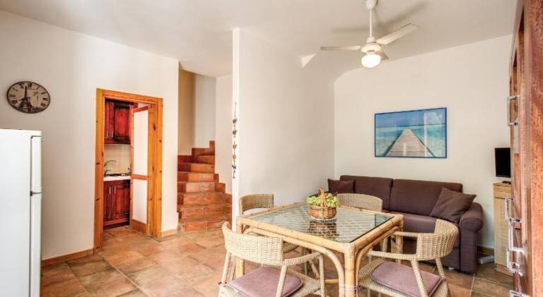 Vacation home with grill & yard — photo 5