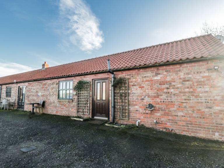 Cottage with yard | Pets are welcome in Scarborough