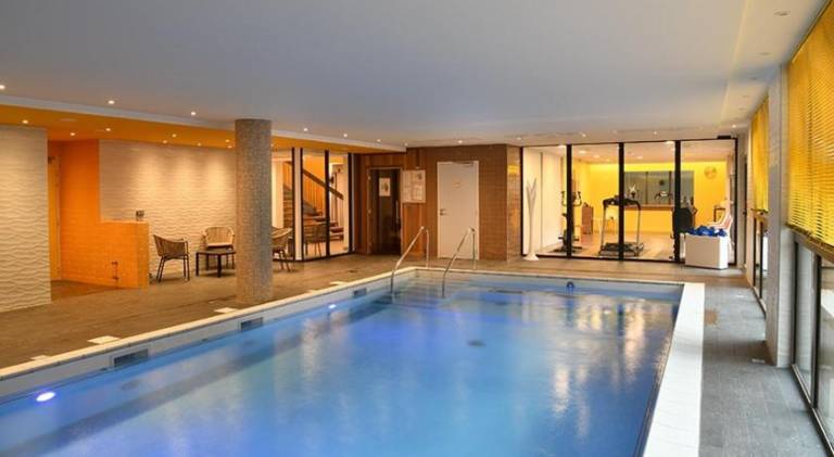 Serviced apartment with pool & yard — photo 3