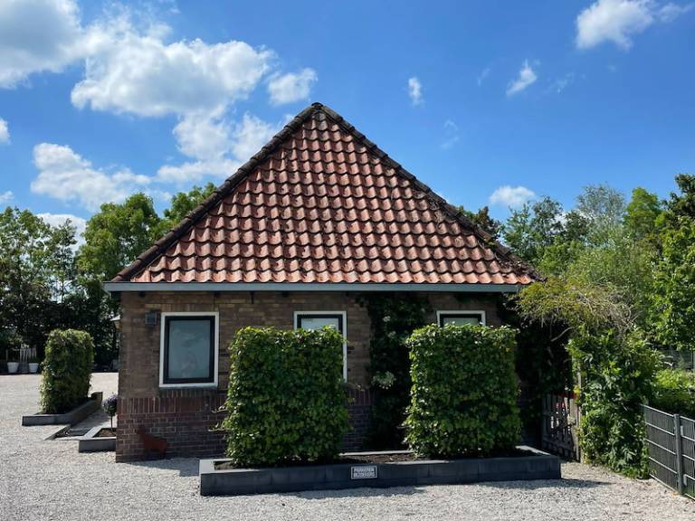 Vakantiehuis Nes met groot grasveld