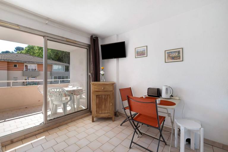 Studio with terrace & pool | Pet-friendly — photo 4
