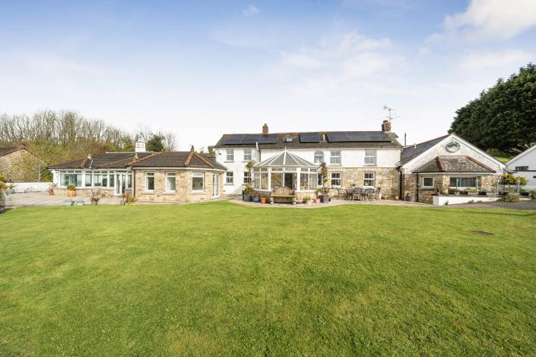 Children-friendly cottage with pool, hot tub & yard | Dogs allowed in St. Austell