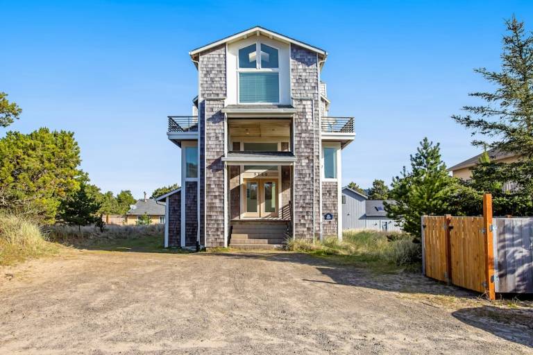 House Pacific City