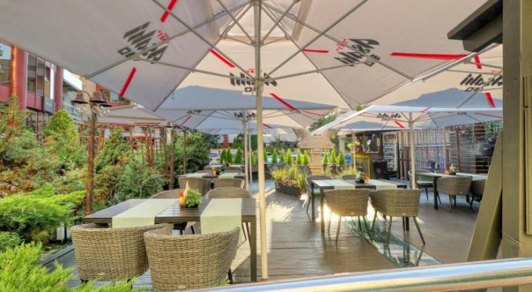 Beautiful rental apartment with pool & jacuzzi | Pet-friendly in Bucharest