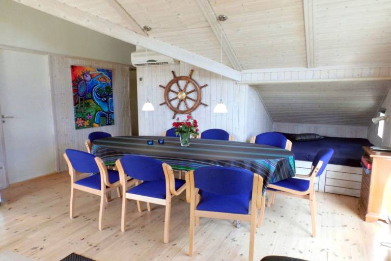 Vacation home with terrace, hot tub & yard | Beach nearby | Pets allowed — photo 2
