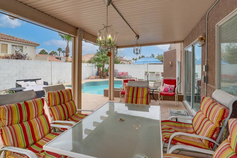 Outdoor Kitchen, Fire Pit, More! Las Vegas Getaway — photo 4