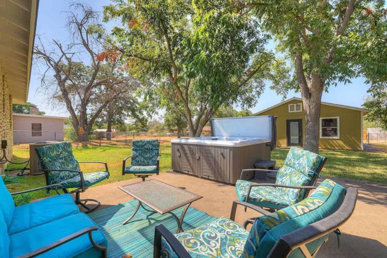 House with jacuzzi | Pets allowed in Fredericksburg, TX