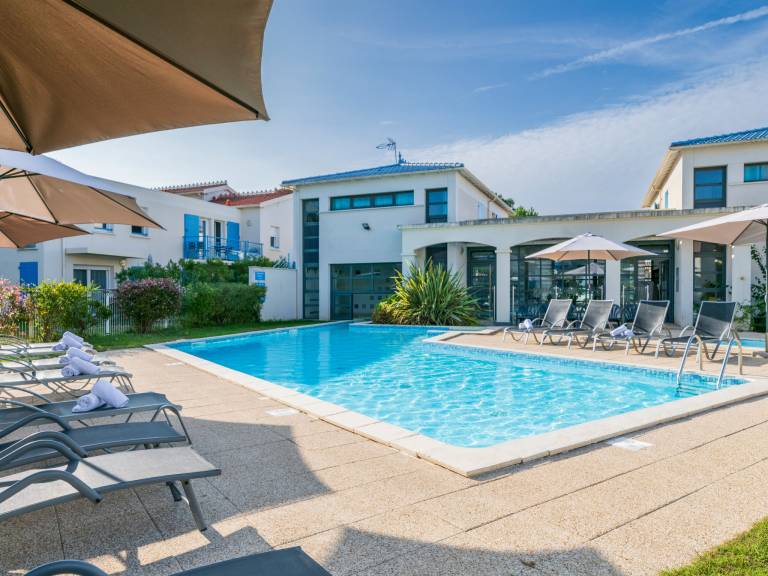 Pleasant holiday apartment with sauna, terrace & heated pool | Close to the beach | Pets allowed — photo 2