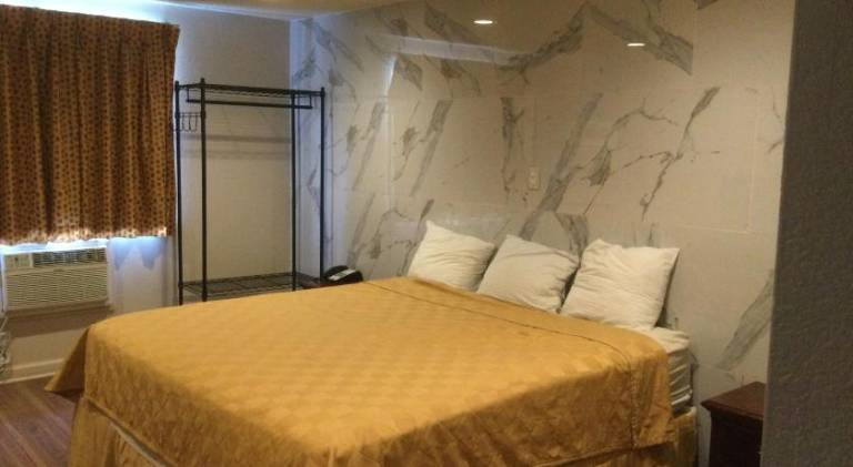 Americas Express Inn Rocky Mount — photo 2