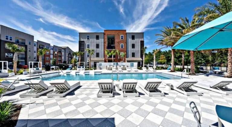 Modern 1BR Minutes to Mayo Clinic and Beach in Jacksonville, FL