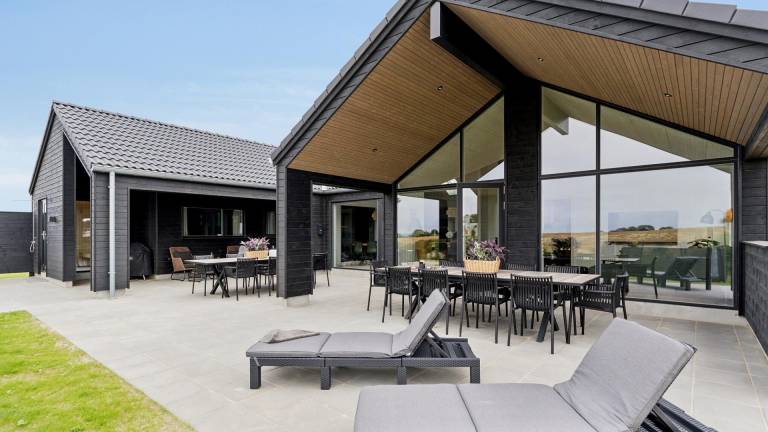Vacation home with yard, barbeque & sauna — photo 3