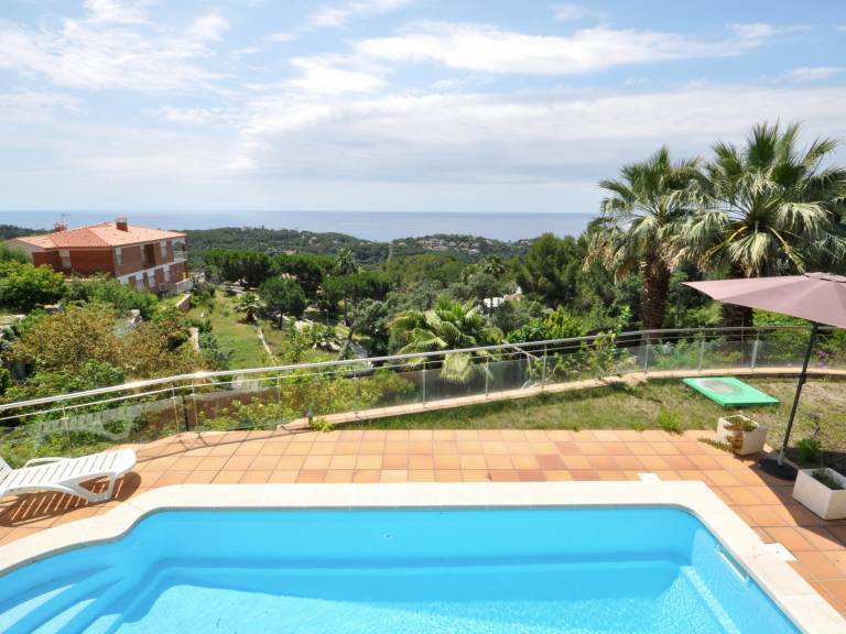 Fully equipped beautiful vacation home with garden, private pool & BBQ | Pets allowed in Lloret de Mar