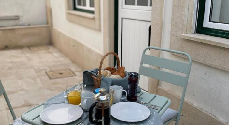 Fully equipped lovely holiday apartment with terrace | Close to the beach | Pets are welcome in Sines