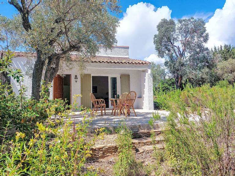 Fully equipped vacation home with private pool, patio & garden | Pets are welcome — photo 5