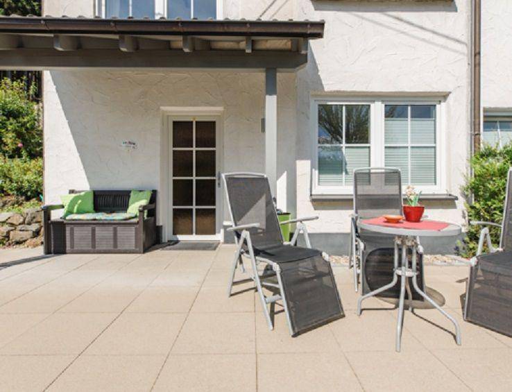 Holiday apartment with patio, yard & BBQ | Mountain view — photo 3
