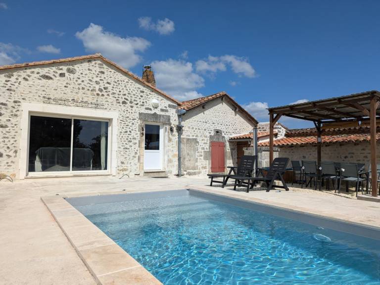 Familienhaus mit Privatem Pool und Großem Garten
