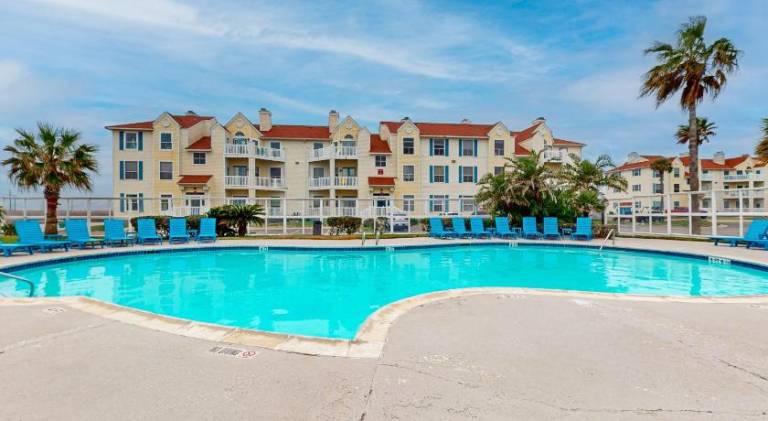 Rental apartment with pool & hot tub — photo 3