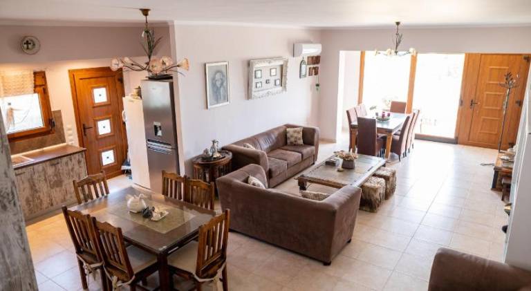 Apartment with BBQ & garden in Rhodes