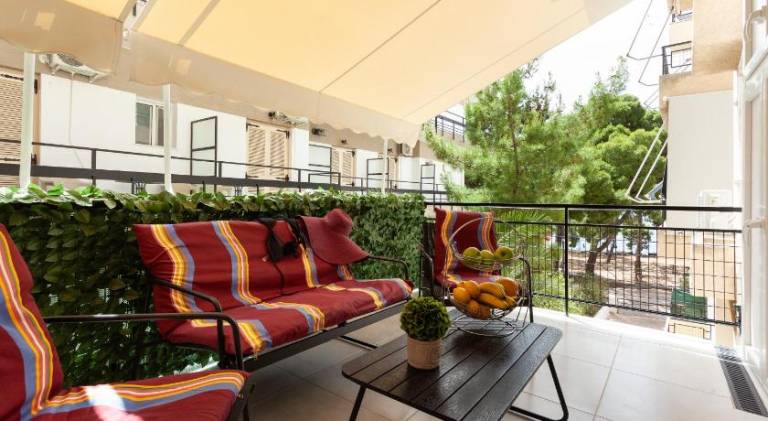 Stylish Seaside Apartment-Just 50m from the Beach — photo 3