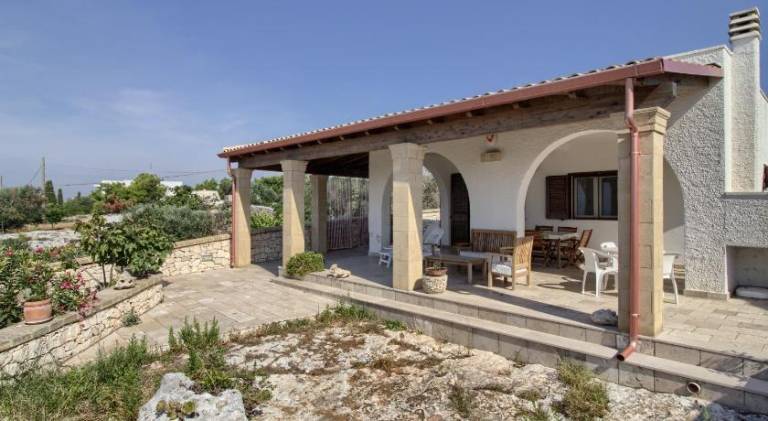 House with barbecue & yard in Salve