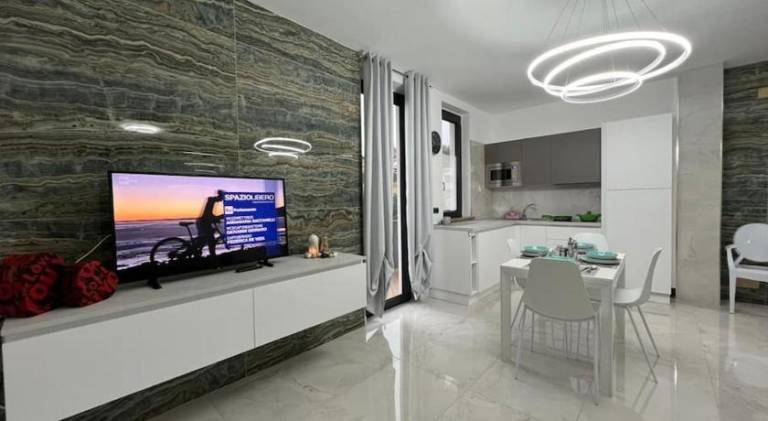 Serviced apartment with terrace, pool & yard — photo 2