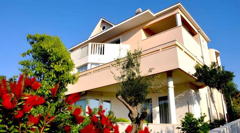Holiday apartment with sea views and air conditioning and pool — photo 2