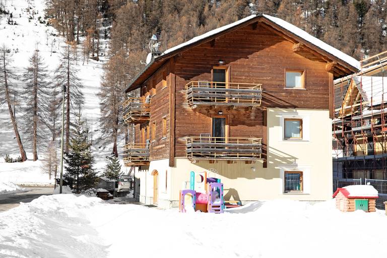 Holiday apartment with barbecue, patio & yard | Mountain view in Livigno