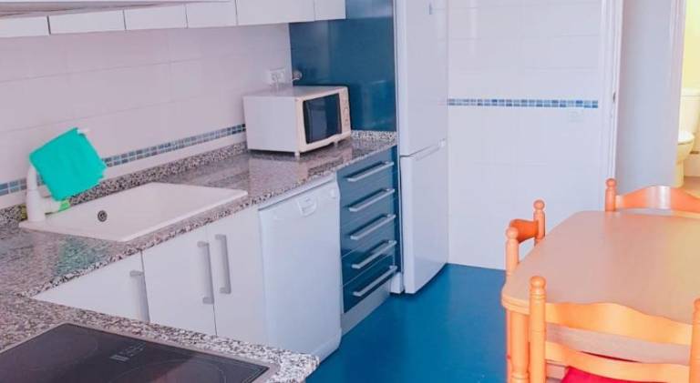 Fully equipped rental apartment with pool & patio | Next to the beach | Dogs allowed — photo 4